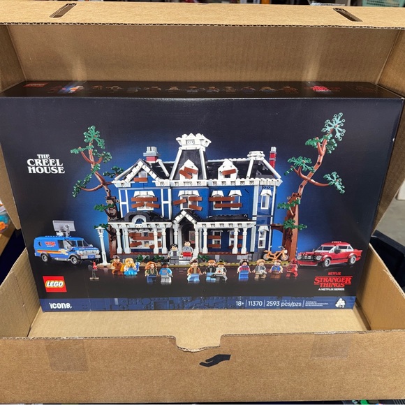 Lego Stranger Things The Creel House Set - Blue, Red, White - Picture 3 of 7